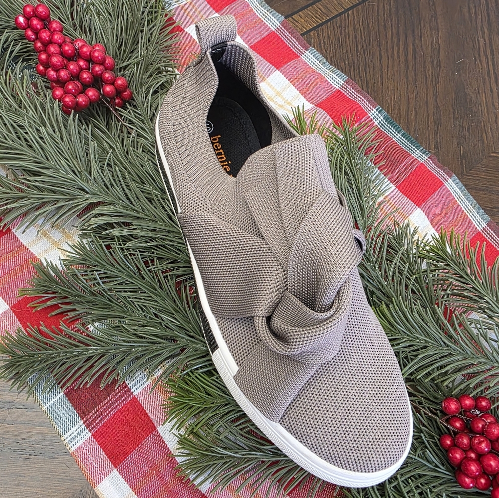 bernie mev. Women's Spark Serenity Slip-on Sneakers in Smoke